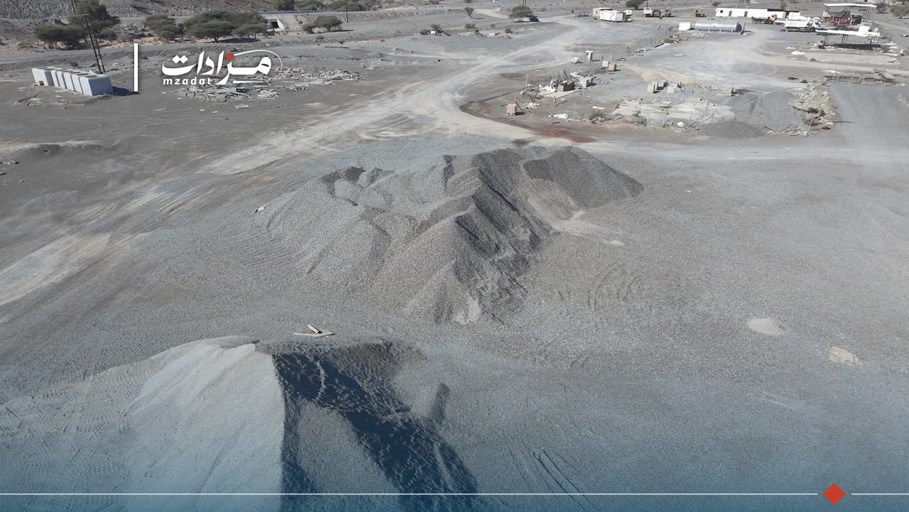 Construction debris and mixed scrap.